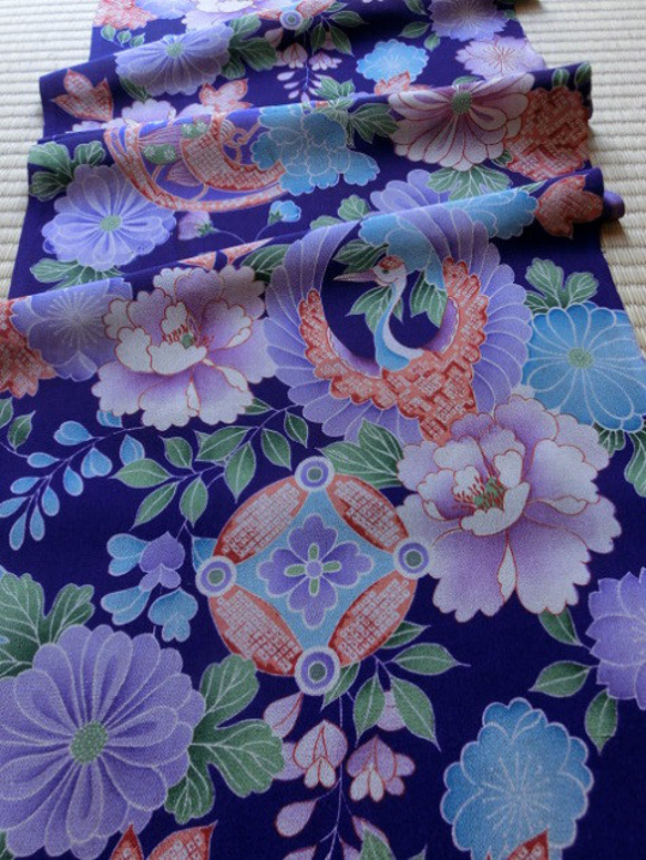 古布＊正絹錦紗縮緬＊紫地に鶴・お宝・花々＊35x130cm＊はぎれ  