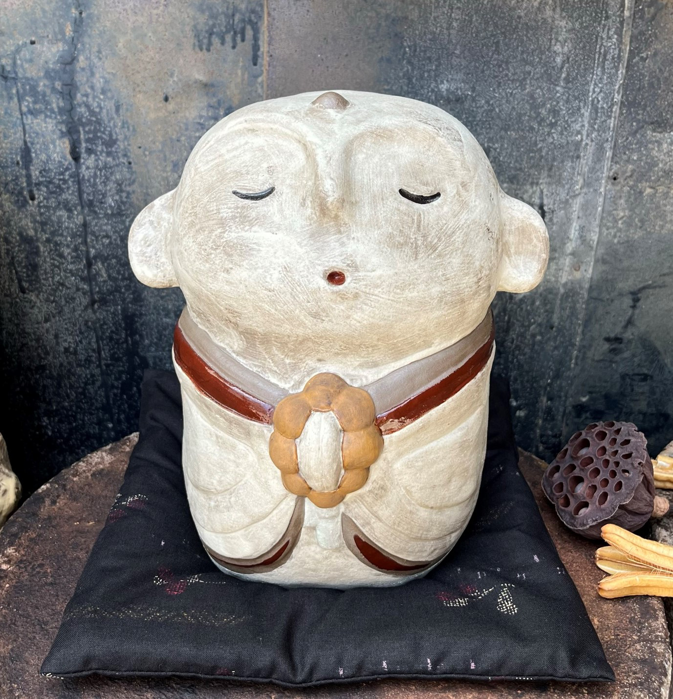 お地蔵さん（大）座布団（大）付き　Ｏ-128　陶製　/Jizo/地藏