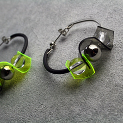 F&B hoop ピアス　Black×Neon yellow 3枚目の画像