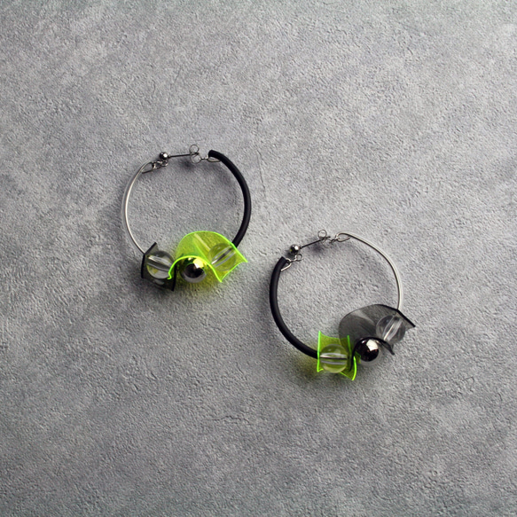 F&B hoop ピアス　Black×Neon yellow 2枚目の画像