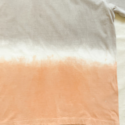 送料無料ナチュラルな "Tropical Time" 優しく淡い紫とオレンジに泥染したオーガニックコットンTシャツ 2枚目の画像