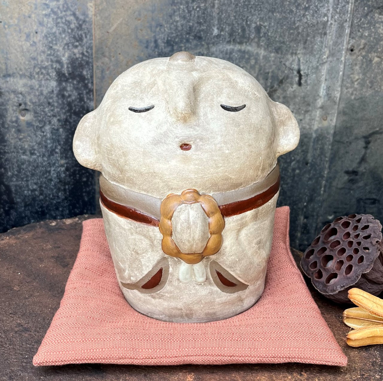 お地蔵さん（小）座布団（中）付き O-129 陶製 /Jizo/地藏