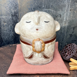 お地蔵さん（小）座布団（中）付き　　Ｏ-129　陶製　/Jizo/地藏 1枚目の画像