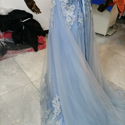 可愛清爽溫柔的藍色連身裙，精緻蕾絲，絲帶裙裾，新娘/婚禮/餘興派對 第6張的照片
