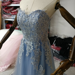 可愛清爽溫柔的藍色連身裙，精緻蕾絲，絲帶裙裾，新娘/婚禮/餘興派對 第3張的照片
