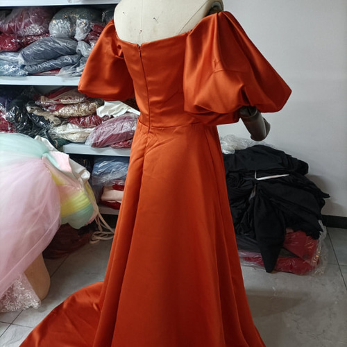 ミニマリズム テラコッタ色 パーティードレス 光沢サテン ワンピース  