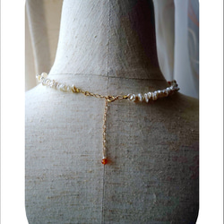 カーネリアンと淡水ケシパールのネックレス 4枚目の画像