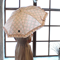 日差し対策に♪フリル付き日傘 ダマスク柄 (グレージュ×ピンク) 1枚目の画像