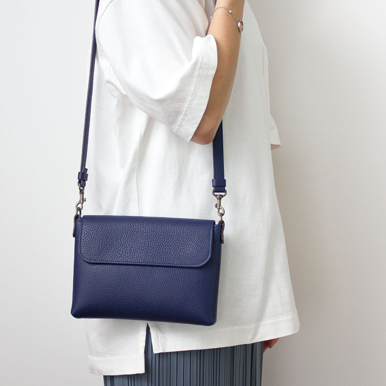 [送料無料]<高級イタリアンシュリンクレザー>使い勝手抜群のお洒落な上質レザーミニポシェット