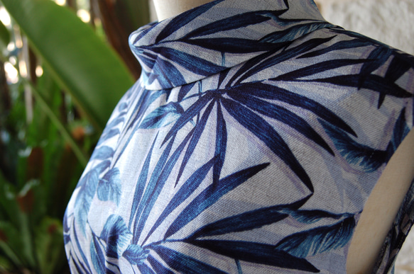 植物藍色陰影剪影葉卷色長款度假村魚尾連衣裙 第20張的照片