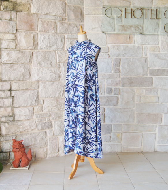 植物藍色陰影剪影葉卷色長款度假村魚尾連衣裙 第5張的照片