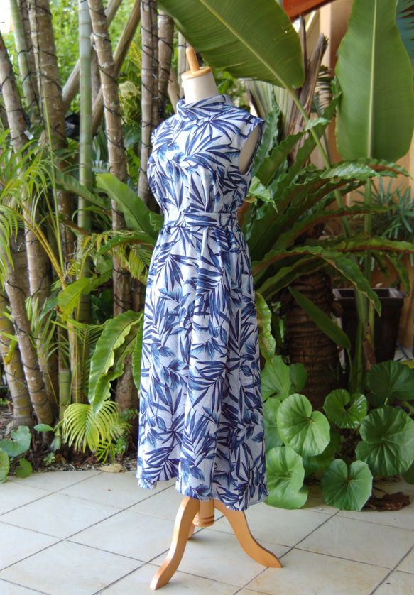 植物藍色陰影剪影葉卷色長款度假村魚尾連衣裙 第12張的照片