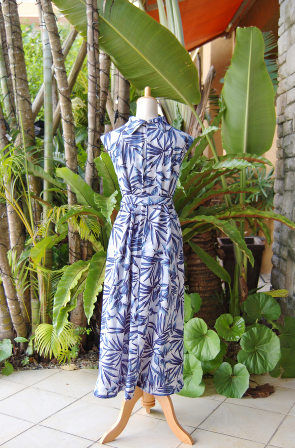 植物藍色陰影剪影葉卷色長款度假村魚尾連衣裙 第18張的照片
