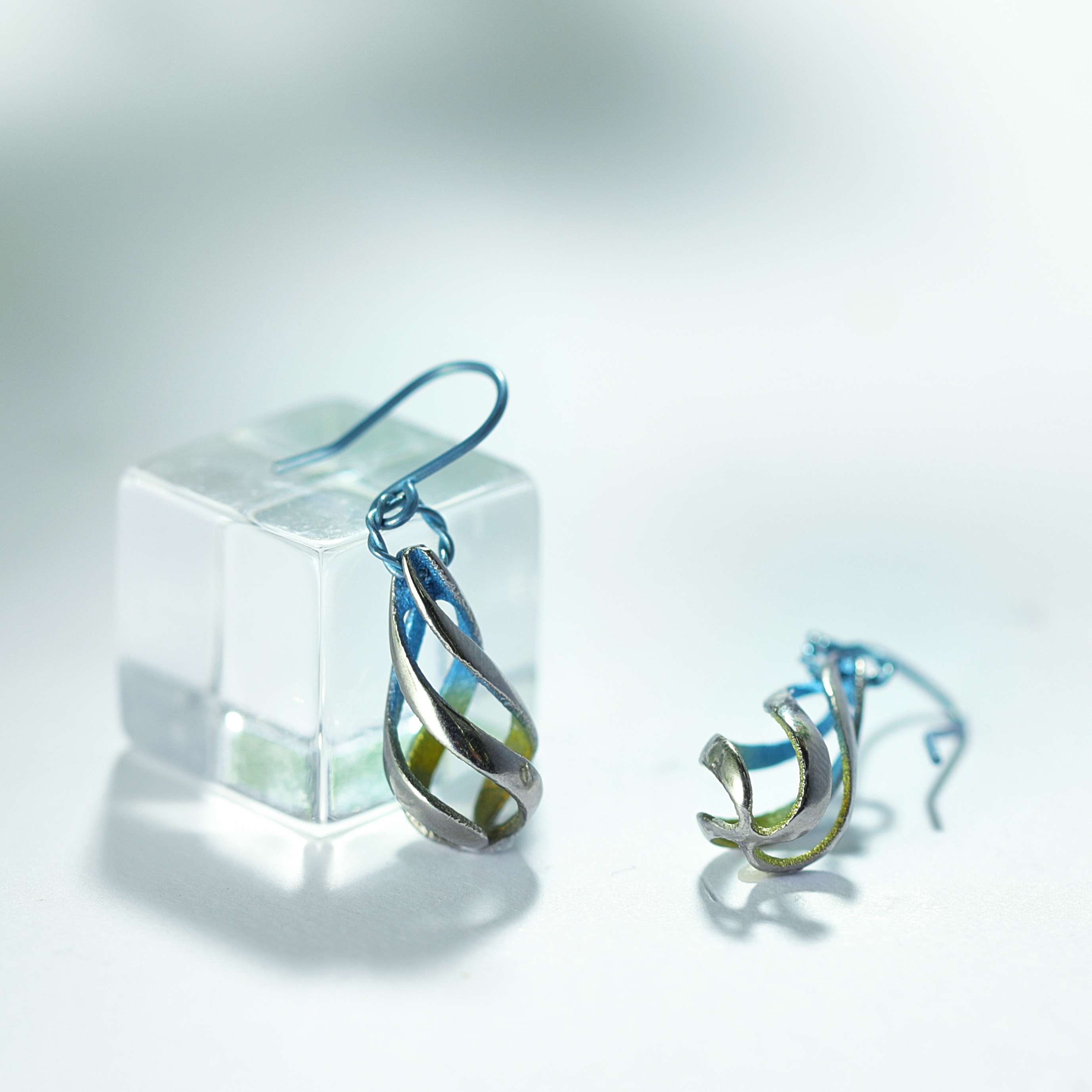 純チタン製ピアス 巡る 海と砂浜