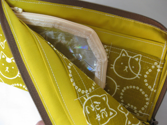 ダブルのL字ファスナー長財布　猫さんのお顔　小銭はL字透明ファスナーポケットに入ります！　L字ファスナー長財布　 2枚目の画像