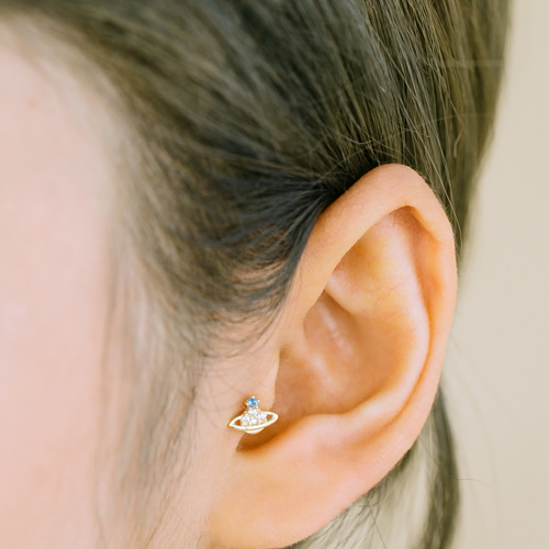 ★パリ発 A.P.C.★ 国内完売！ASTRA ピアス トライアングル GOLD ☆パリ発 A.P.C.☆ 国内完売！ASTRA ピアス トライアングル GOLD