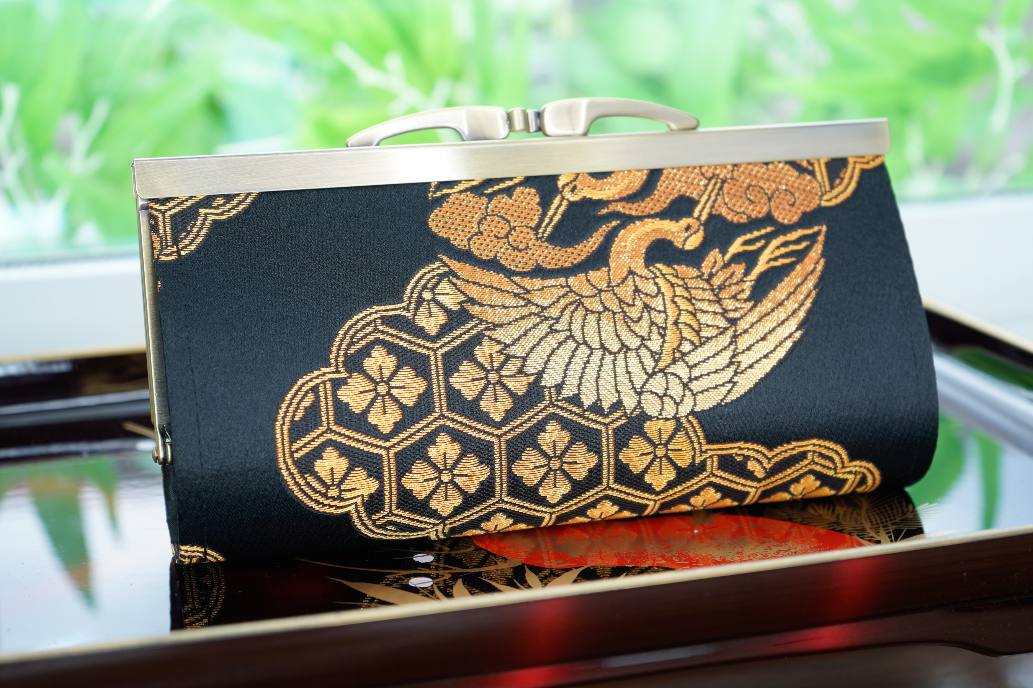 黒と茶色の模様 亀の装飾品 中型