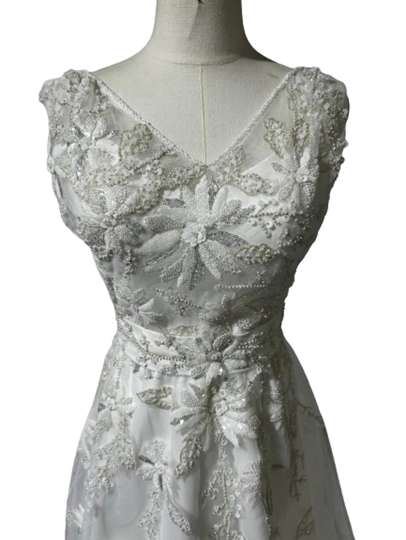フランス風 ウエディングドレス Vネックドレス 背中見せ 3D立体レース刺繍 プリンセスライン 挙式 2次会 ビーチウエ 4枚目の画像