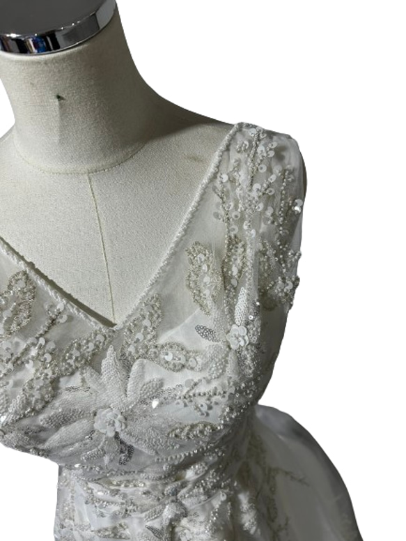 フランス風 ウエディングドレス Vネックドレス 背中見せ 3D立体レース刺繍 プリンセスライン 挙式 2次会 ビーチウエ 5枚目の画像