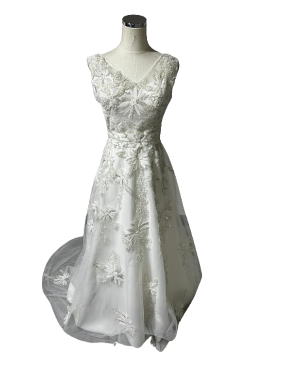 フランス風 ウエディングドレス Vネックドレス 背中見せ 3D立体レース刺繍 プリンセスライン 挙式 2次会 ビーチウエ 1枚目の画像