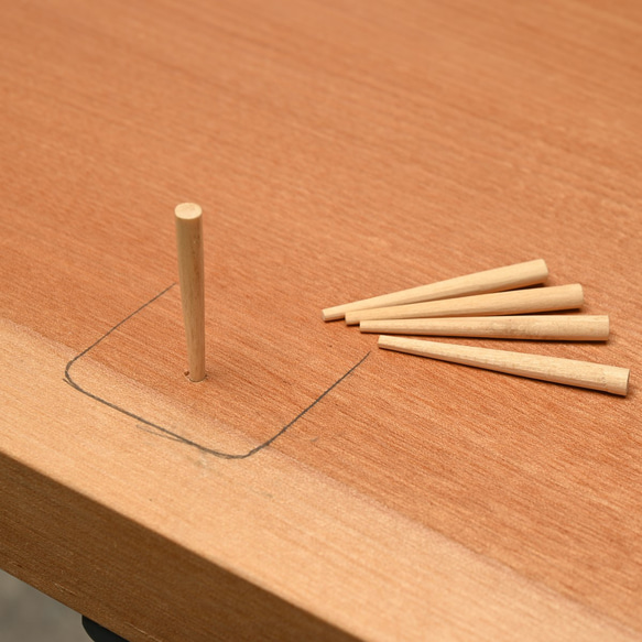 古材で作ったテーブル・デスク　木材_天板：ミズメ桜／脚部：昇降式アイアン 古材で作ったテーブル