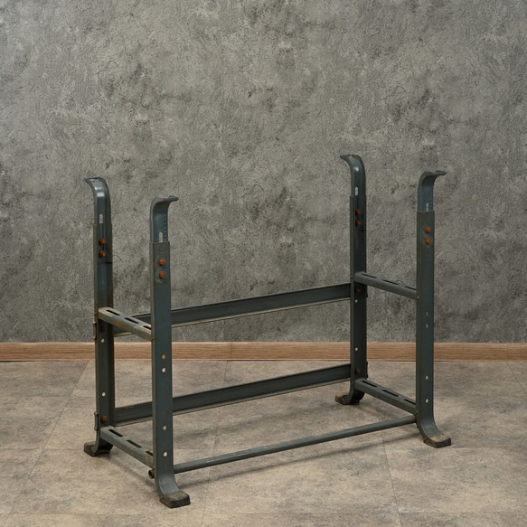 古材で作ったテーブル・デスク　木材_天板：ミズメ桜／脚部：昇降式アイアン 古材で作ったテーブル