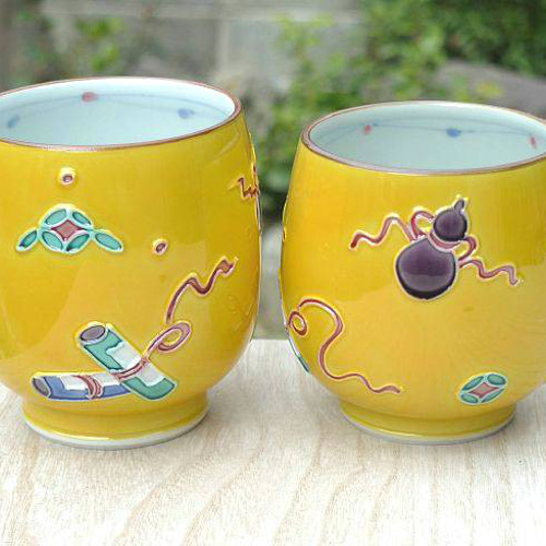 黄交趾宝尽くし夫婦湯飲み 昇峰 湯呑み 松韻堂 通販 14205874｜Creema