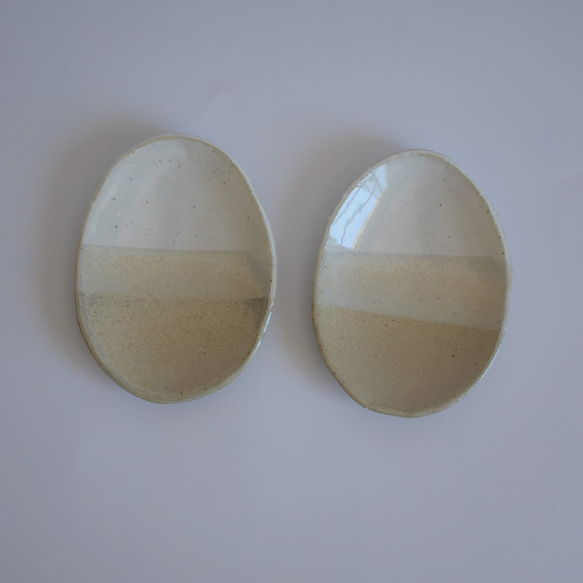 3色たまご型小皿　白御影土×チタンマット釉・白鼠結晶釉 15枚目の画像