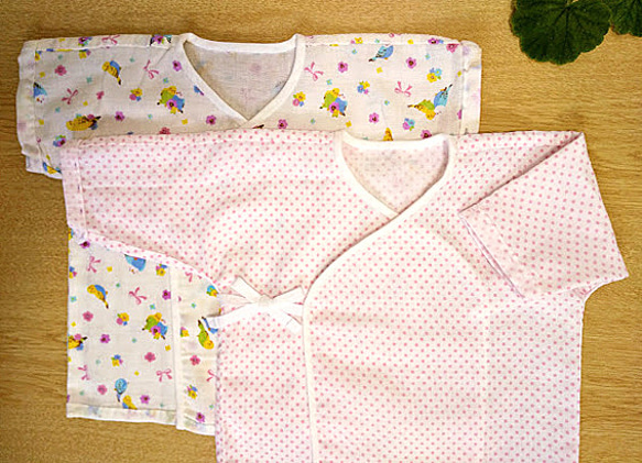 【夏の福袋】ベビー短肌着2枚セット・ピンクⅠ（半袖と長袖） 1枚目の画像