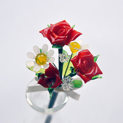 グラスフラワー　プチブーケ（赤いバラとデイジー） 1枚目の画像