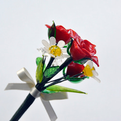 グラスフラワー　プチブーケ（赤いバラとデイジー） 3枚目の画像