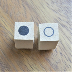 小さい丸　スタンプ　1×1cm　２個セット　ベタと白抜き 1枚目の画像
