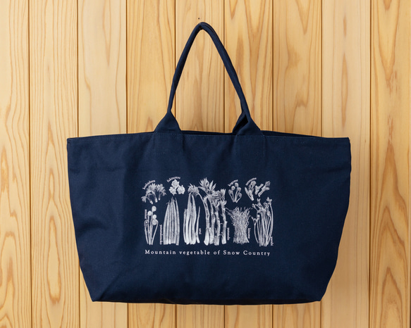 ［着る山菜］山菜図鑑トラベルトート　ネイビー 3枚目の画像