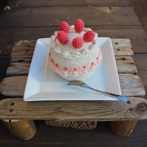 いちごケーキ あみぐるみ 編み図つき解説】いちごのカップケーキのあみぐるみ🧁🍓【かぎ針