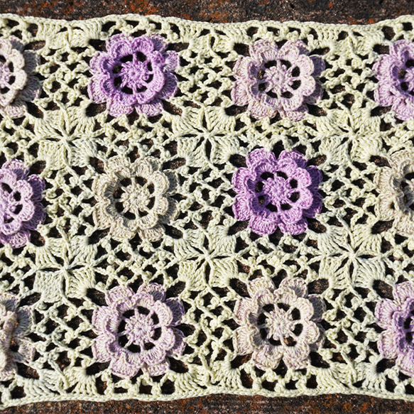 【送料無料・即納】立体お花モチーフ編みのマルチカバー フリークロス 　長方形　手編み 2枚目の画像