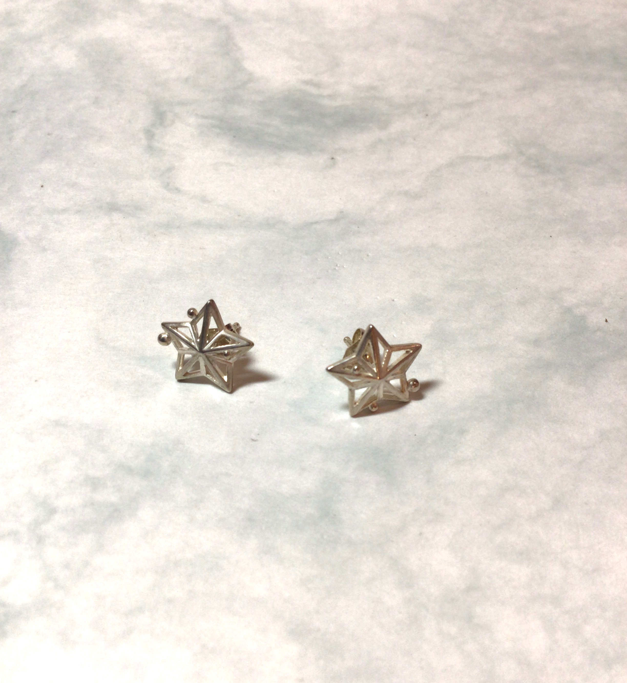 銀のピアス　星