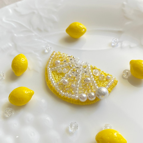 M.K.R.K⭐︎ レモン オレンジ ビーズ 刺繍 ブローチ ハンドメイド ライムのブローチ】ハンドメイド ビーズ刺繍 夏 フルーツ レモン
