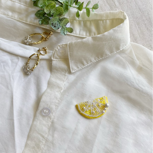 M.K.R.K⭐︎ レモン オレンジ ビーズ 刺繍 ブローチ ハンドメイド M.K.R.K⭐︎様専用 レモン オレンジ ビーズ 刺繍 ブローチ