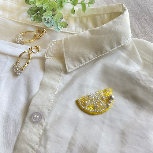 レモン刺繍の夏ブローチ イエロービーズ刺繍ブローチ ブローチ