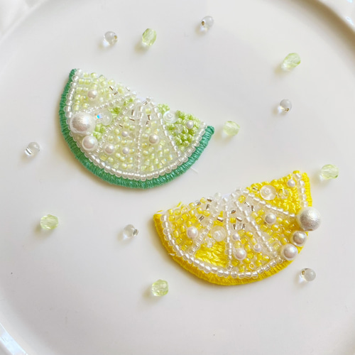 レモンフルーツ刺繍の夏ブローチ イエロービーズ刺繍ブローチ