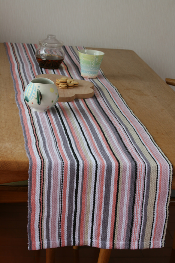 北欧手織りのテーブルセンター（グレーピンク） 10枚目の画像