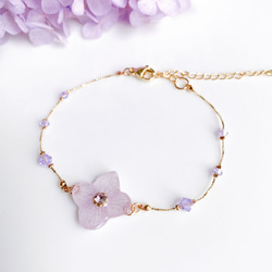 紫陽花とスワロの華奢ブレスレット（ライラックパープル） 1枚目の画像