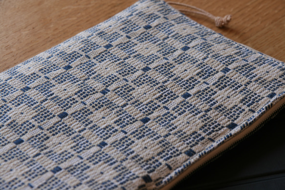 北欧手織りタブレットポーチ（ライトブルー） 3枚目の画像