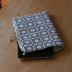 北欧手織りタブレットポーチ（黒） 13枚目の画像