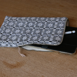 北欧手織りタブレットポーチ（黒） 5枚目の画像