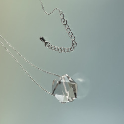 ガネーシュヒマール産水晶　イコサヘドロンペンダント 7枚目の画像