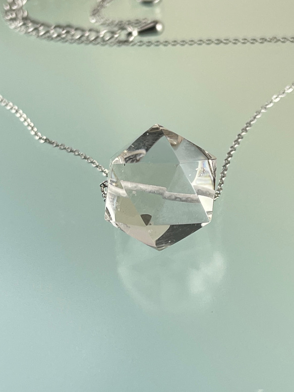ガネーシュヒマール産水晶　イコサヘドロンペンダント 2枚目の画像