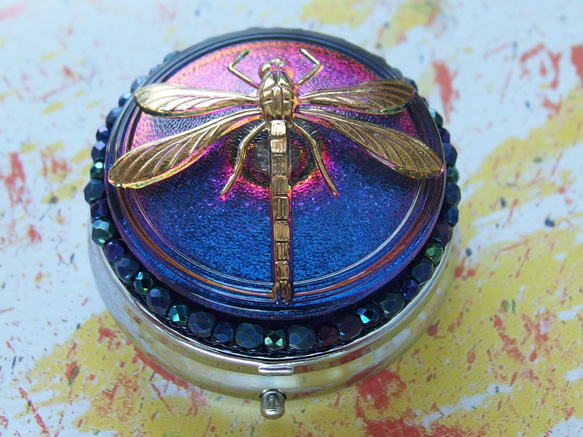 蜻蛉　マットアイリスブルー　チェコガラスボタンのピルケース　小さなジュエリーボックス　一点限り 9枚目の画像