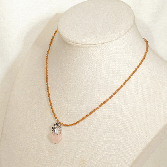 薔薇モチーフのピンクオパールのネックレスとピアスのセット（SV925、貝パーツ、メノウ、本真珠、淡水パール、チタン） 6枚目の画像