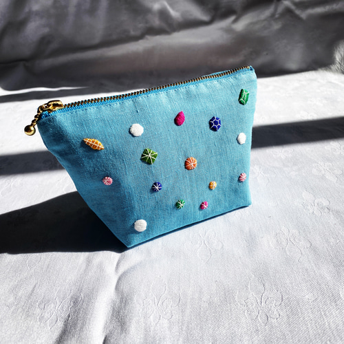 宝石刺繍のポーチ(ブルー) ポーチ kawazoe miho 通販 14209949｜Creema